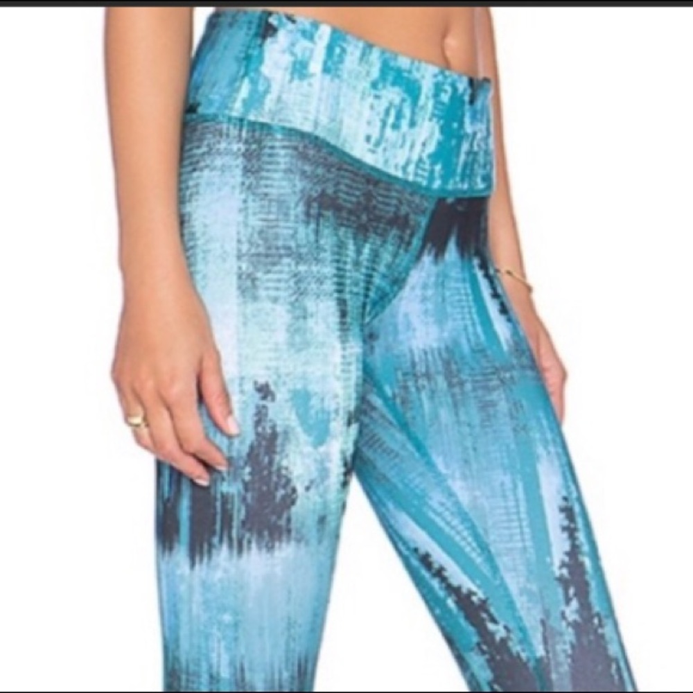 $82 ALO Yoga Full Length DESERT SUNSET Black Blue Teal ABSTRACT Tie Dye Sz L